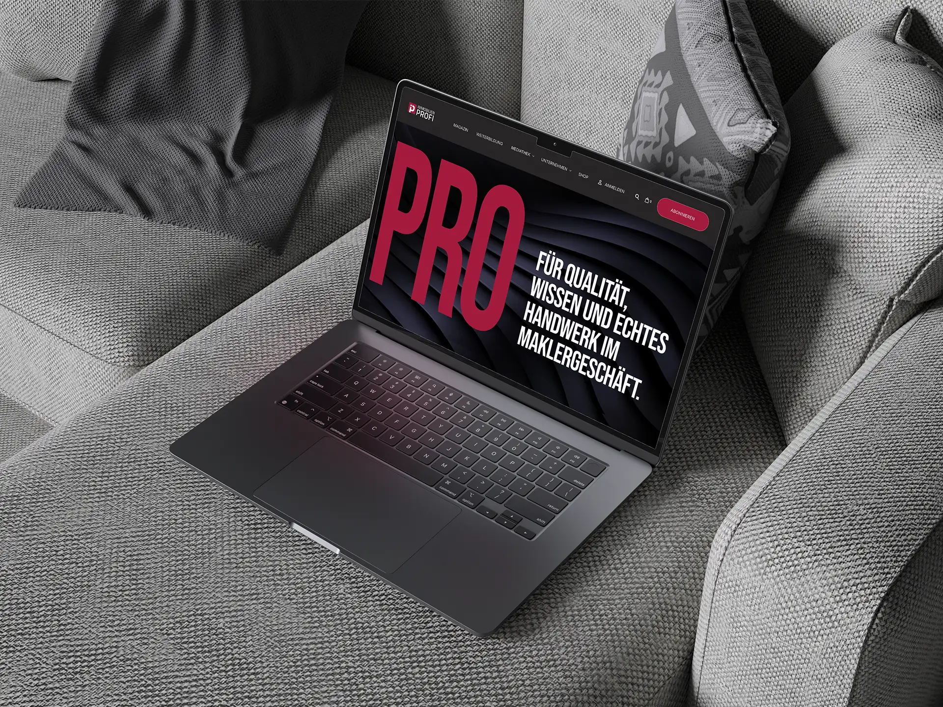Laptop mit geöffneter PRO-Plattform für Immobilienmakler und Immobilienprofis