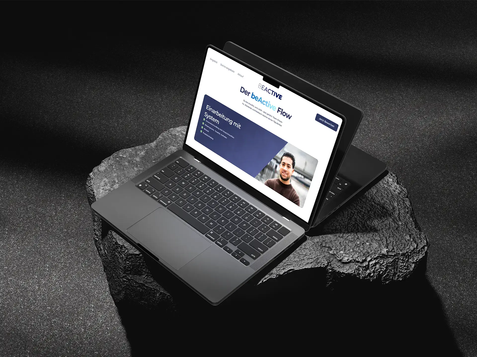 Laptop mit BeActive Berlin zur Mitarbeiter-Einarbeitung und Prozessoptimierung
