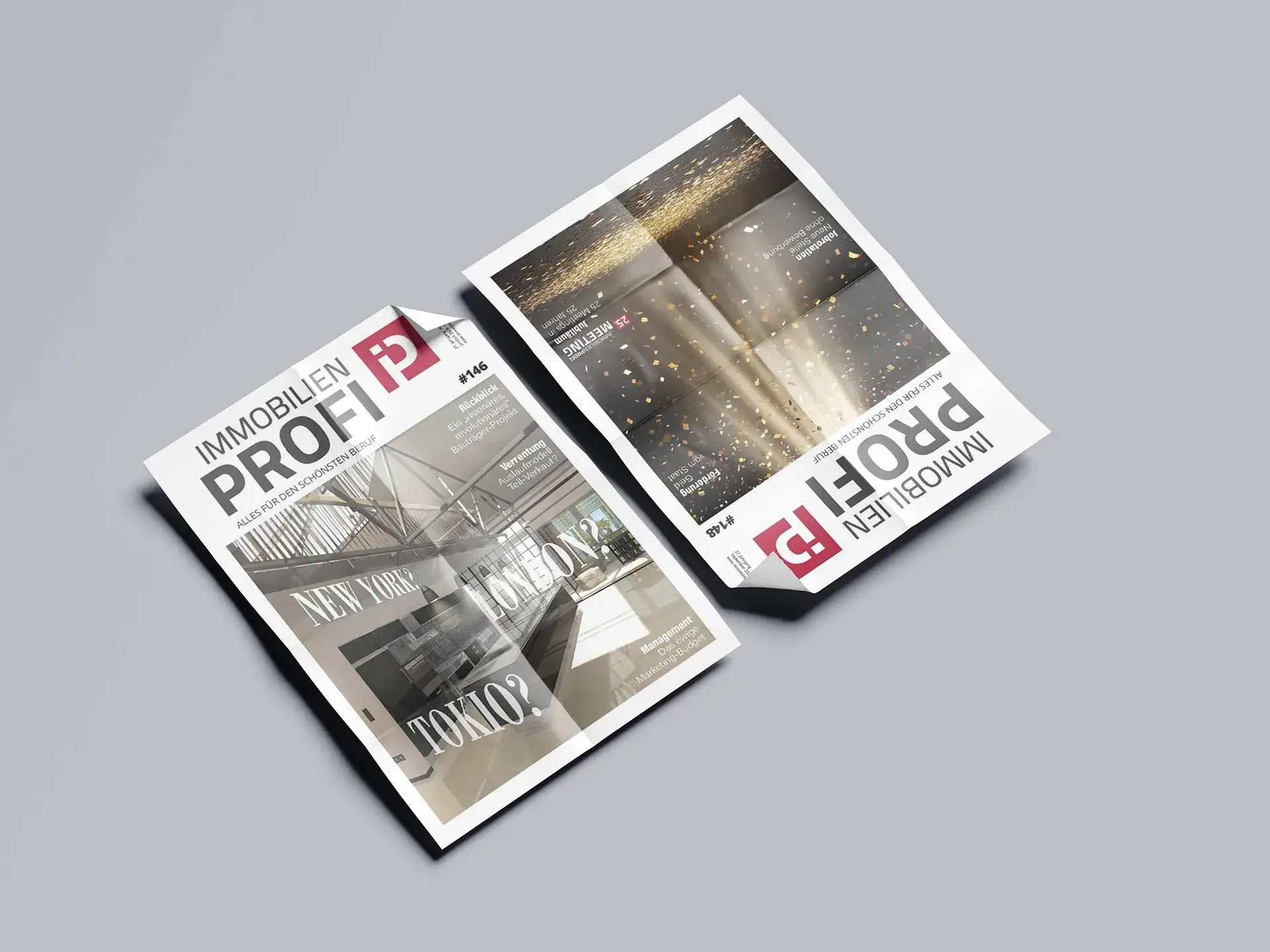 Gedruckte Ausgaben des Immobilienprofi Magazins als Mockup auf grauem Hintergrund.
